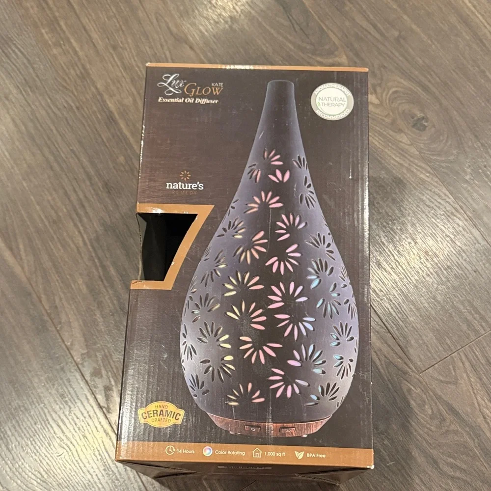 NWT lux glow Light Glow Essential Oil Diffuser - Multicolor 3:3